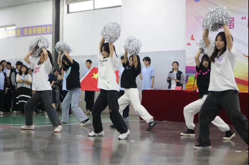 校园 | 富阳校区举办第二届“追梦杯”羽毛球锦标赛