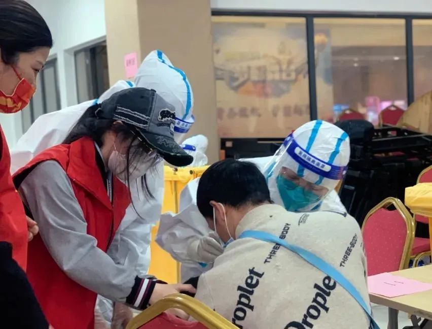 社校同心共抗疫，全心为民显担当——枇杷湾社区赠予我校“最美共建单位 ”荣誉称号(图3)