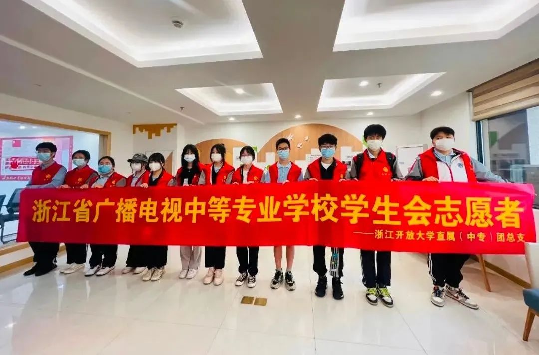 社校同心共抗疫，全心为民显担当——枇杷湾社区赠予我校“最美共建单位 ”荣誉称号(图2)