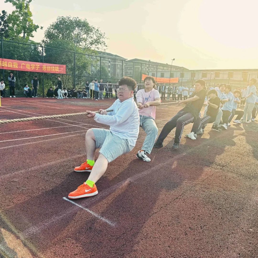 勠力同心 “绳”采飞扬——我校富阳校区拔河比赛(图3)