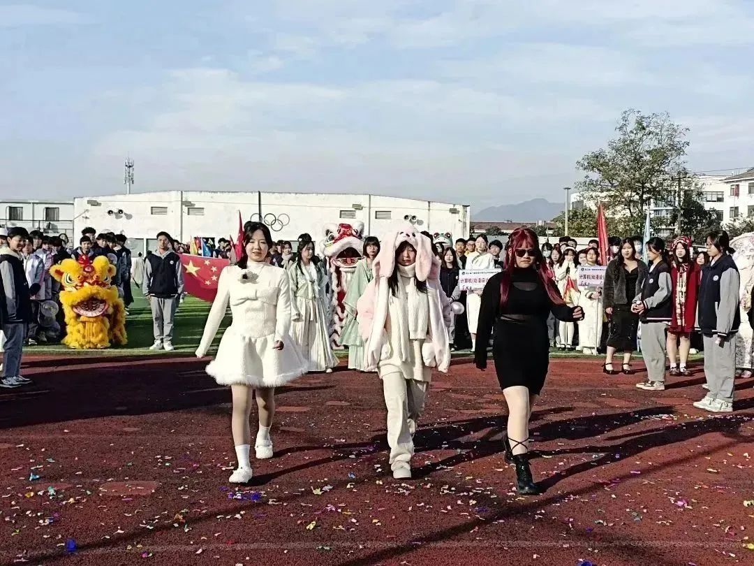 青春有梦 奋力拼搏——我校富阳校区第三届学生运动会开幕(图4)